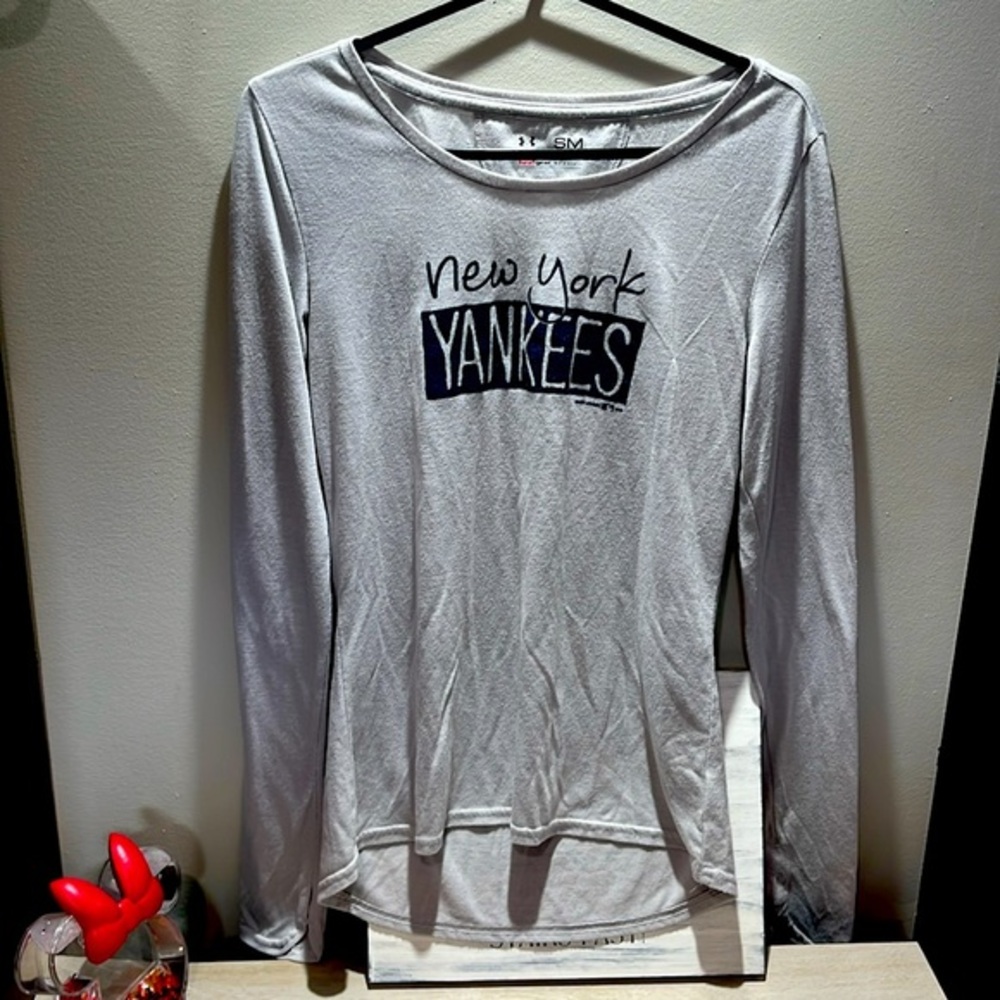 Yankees under armor fitted heat gear woman’s shirt size small